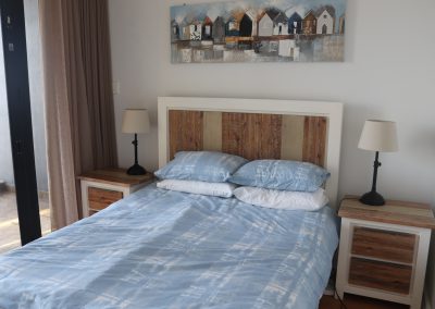 907-quayside-durban-beach-queen-bedroom-2