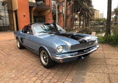 ford-mustang-on-the-point-waterfront-canals