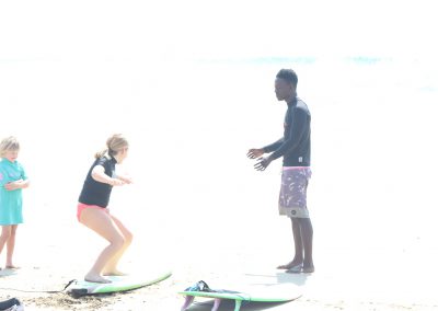 girls-surfing-lesson